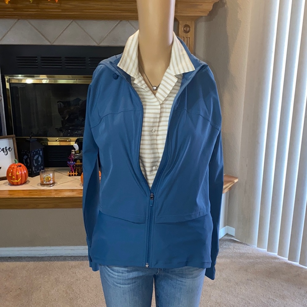 Light Blue Sweaty Betty Windbreaker Gem